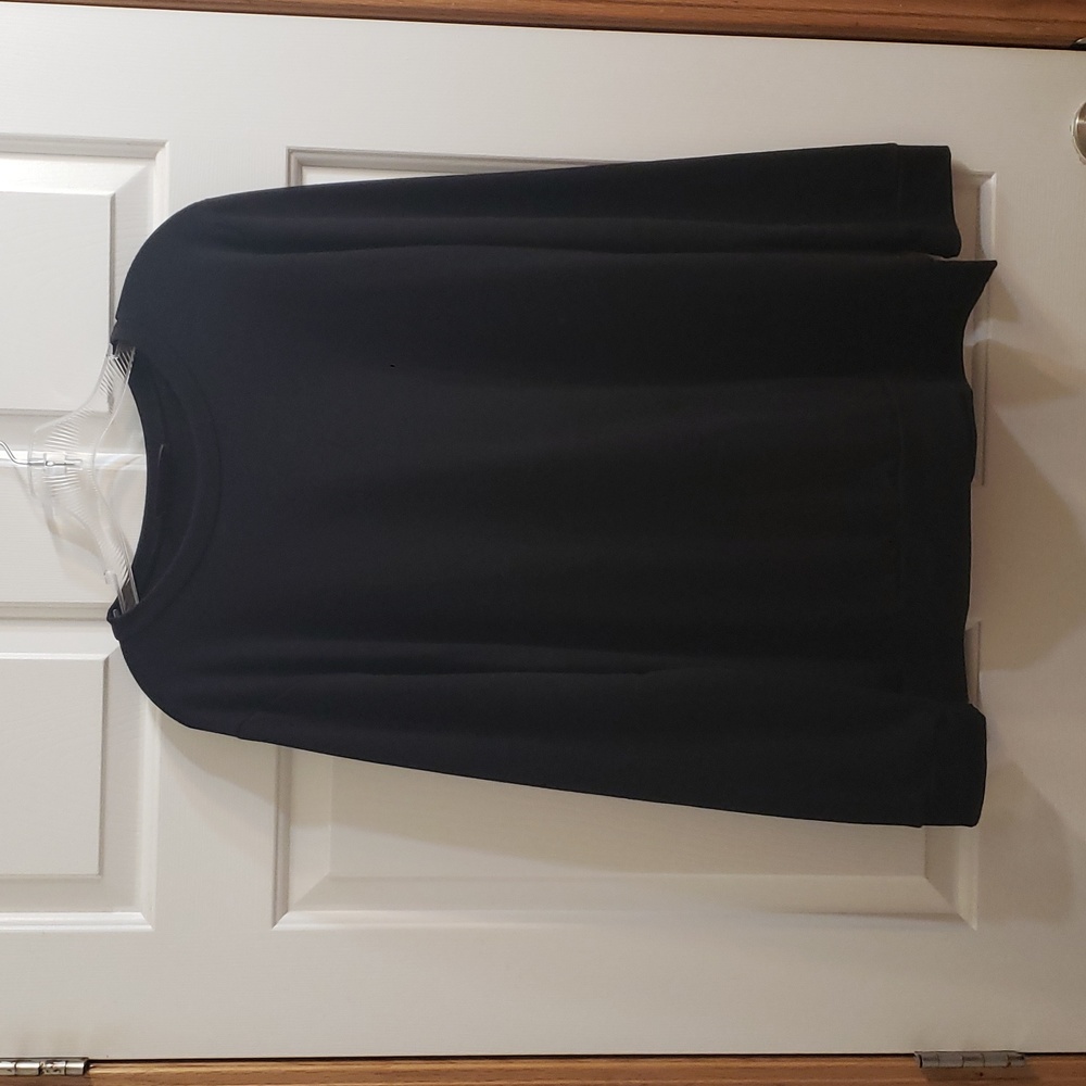 Women's Black sweatshirt